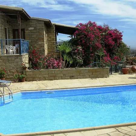 Adamos House Apartament Tochni
